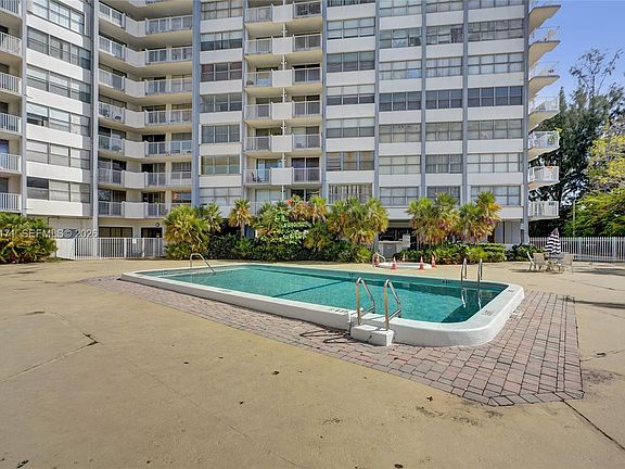 4th image of 1300 NE Miami Gardens Dr APT 320E