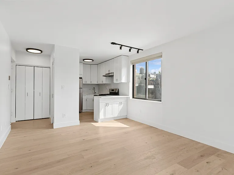 181 7th Ave #8A — Photo 6