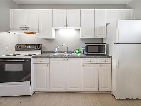 4th image of 399 W Allen St