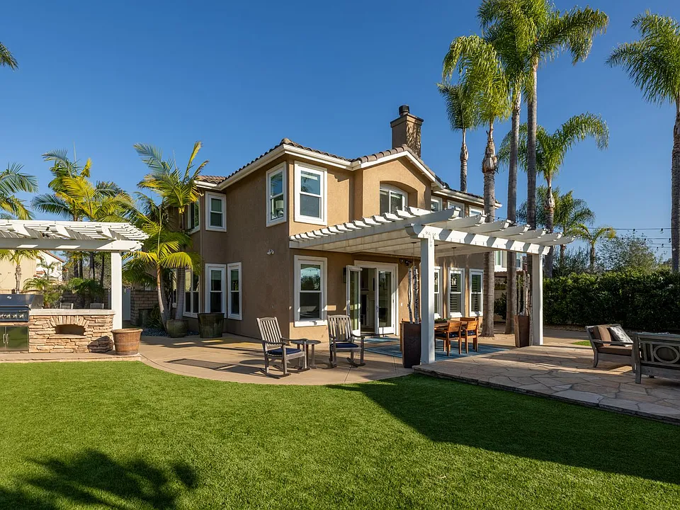 2215 Paseo Saucedal