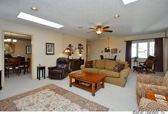 4th image of 357 Park Knoll Dr