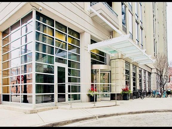 2nd image of 700 N Larrabee St #Gu191