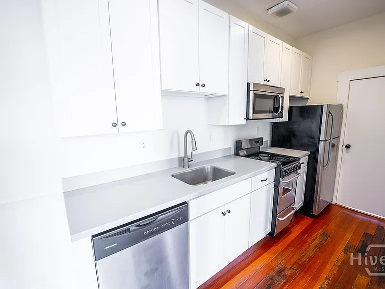 1313 Whitaker St #C — Photo 9