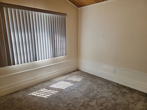 4th image of 28226 Larchmont Ln