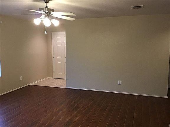 2nd image of 929 Honey Locust Ln #11