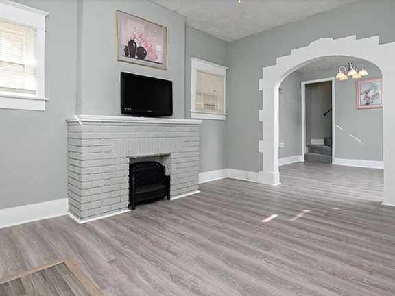 5th image of 102 S 42nd St