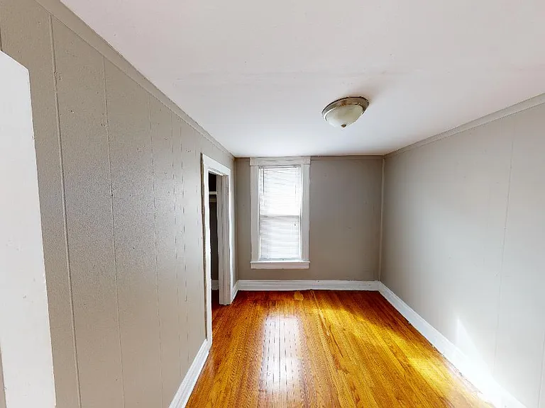 341 W Chamberlin St — Photo 4