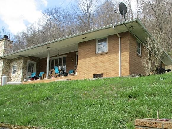 2nd image of 125 Hickory Jct