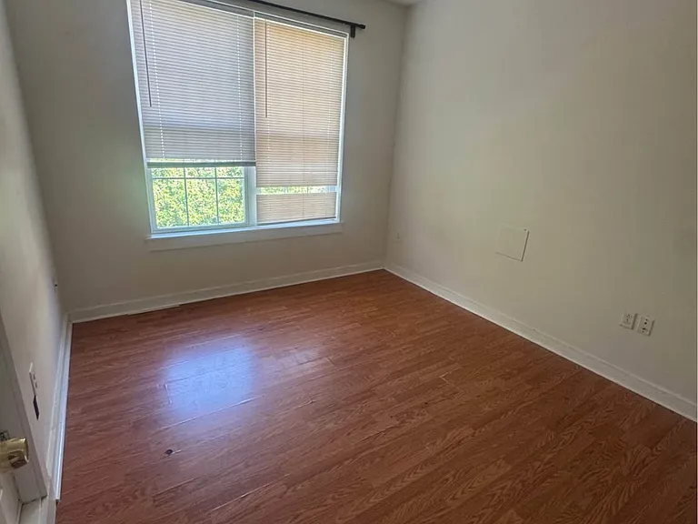 1409 W Thompson St #B — Photo 8