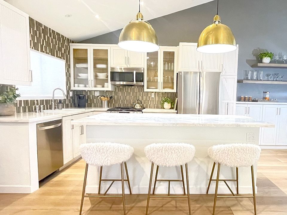 Kitchen with island