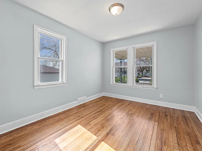 922 Mayflower Ave — Photo 17