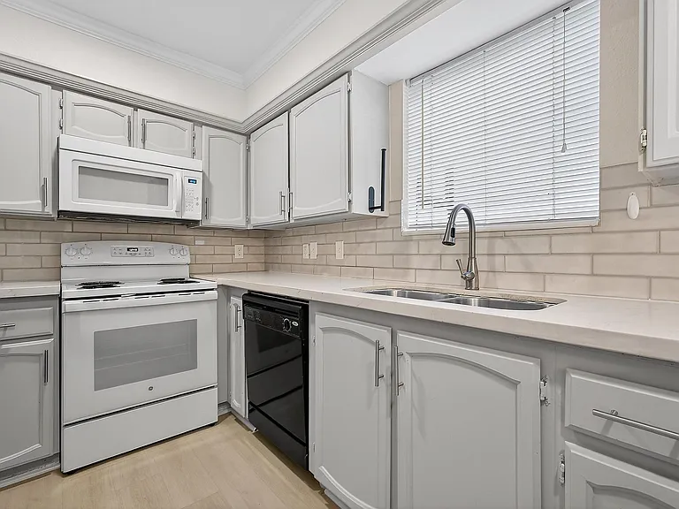 1221 Cedar Post Ln #4D — Photo 9