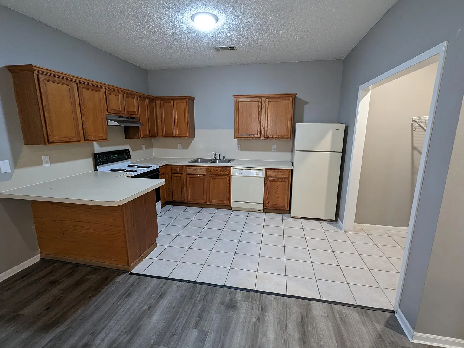 2 bed, 950 sqft, $875 — Photo 3