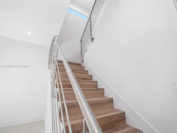 5th image of 3580 Franklin Ave
