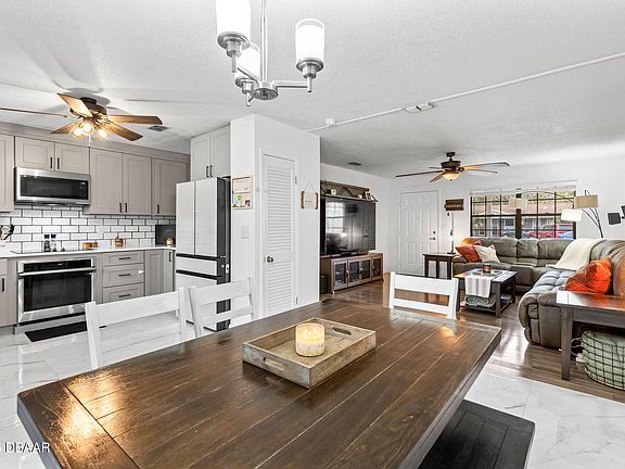 4th image of 89 Hickory Hills Cir