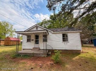 404 E Elizabeth St, Selma, NC 27576