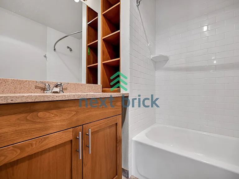 911 N 105th St — Photo 13