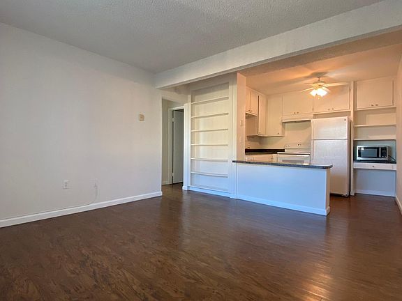 4th image of 3277-54 Berger Ave