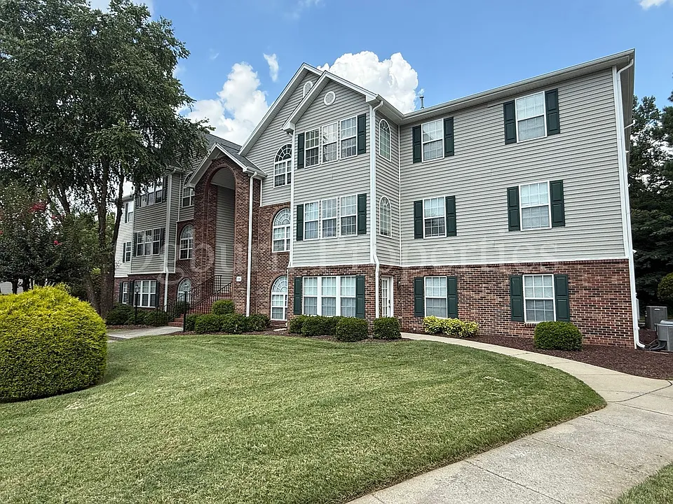 324 Scholastic Ct
