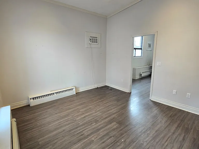 34 Plains Rd W #A2 — Photo 3