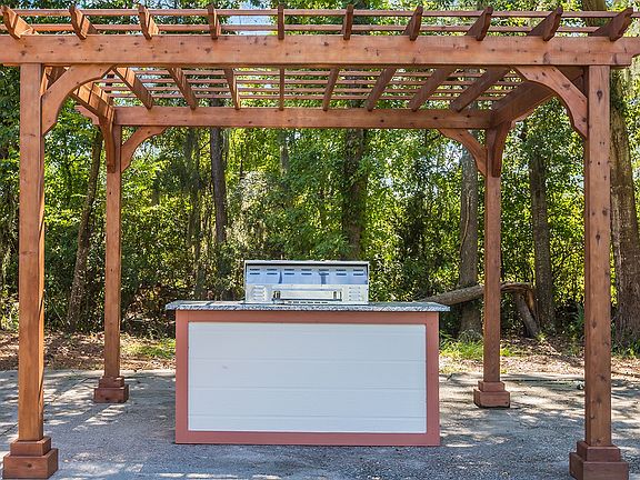 Pergola-covered resident grilling station