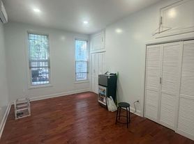 21 Ditmars St
