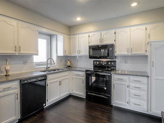 3rd image of 15411 Newton St