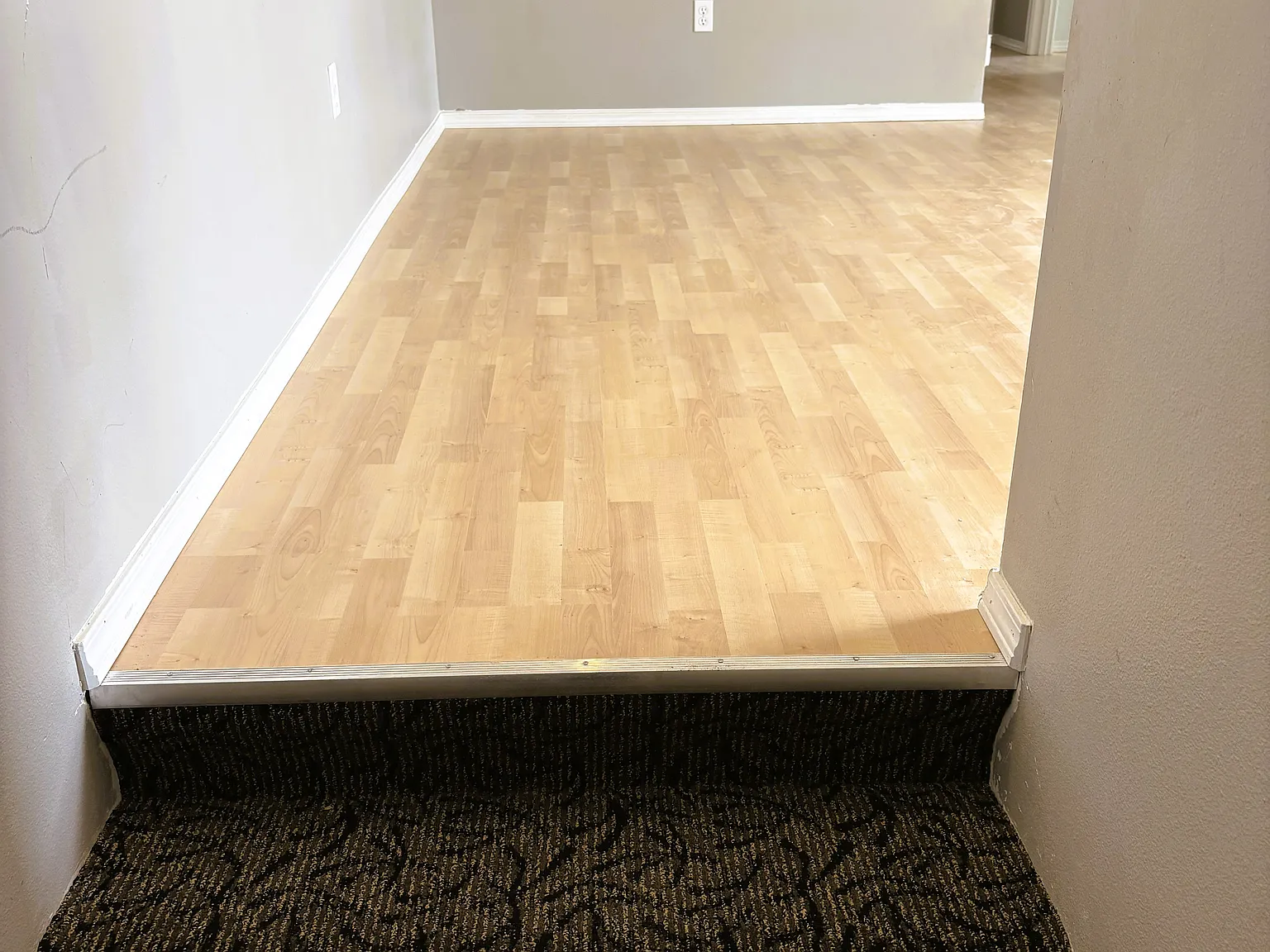 2 bed, 990 sqft, $2,300 — Photo 4