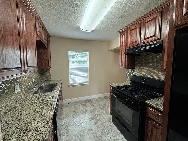 2729 Proctor Ave — Photo 4
