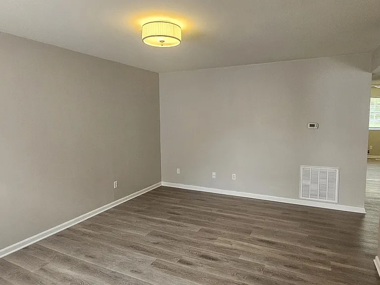 417 E Moore St — Photo 5