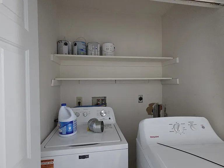 413 N Western Ave — Photo 30