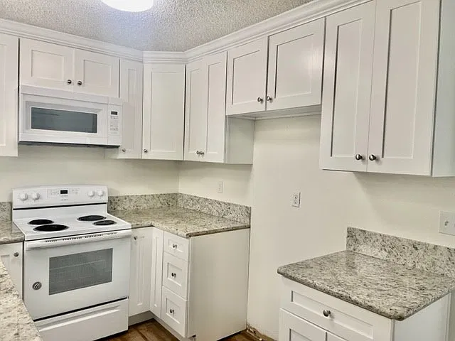 2 bed, 940 sqft, $2,795 — Photo 2