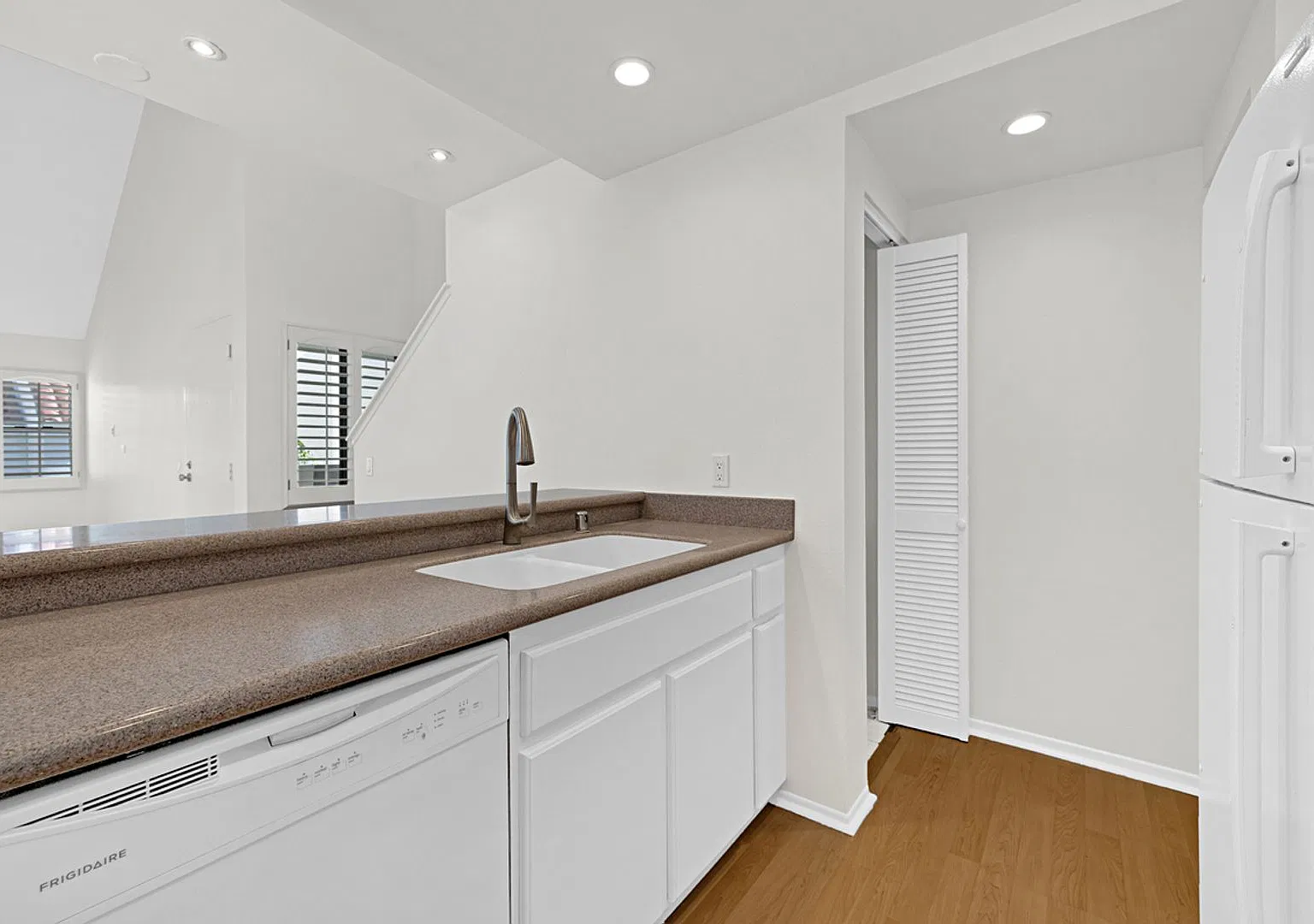 1br/1ba plus loft in Marina District! — Photo 3