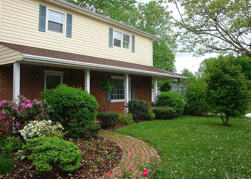 2nd image of 3312 Martindale Dr