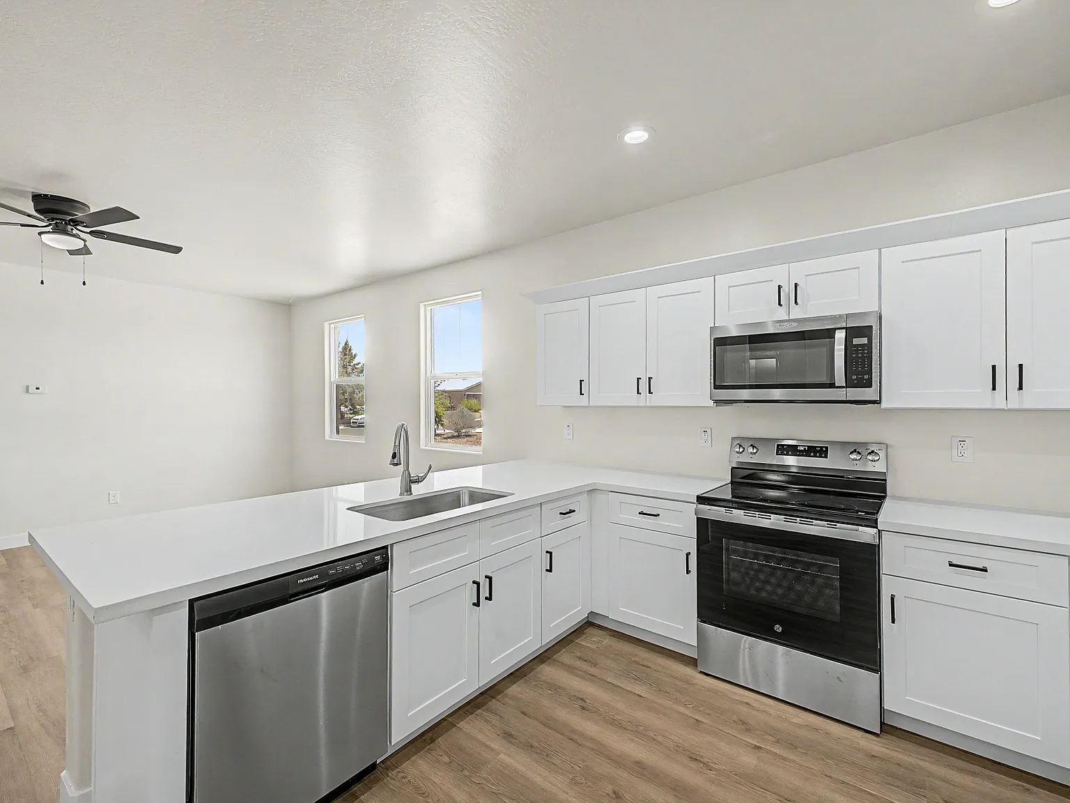 3 bed, 1400 sqft, $1,650 — Photo 4