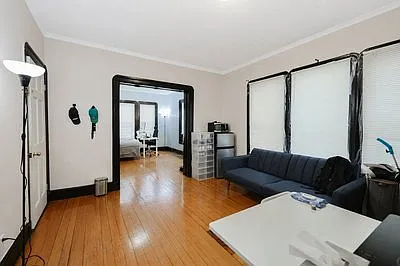 7 bed, 2430 sqft, $6,870 — Photo 4