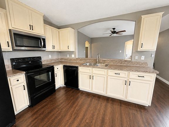 3rd image of 2711 Montague County Dr