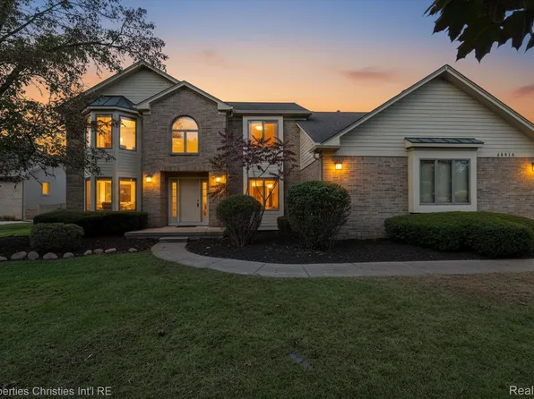 48818 Pebble Ln, Novi, MI 48374