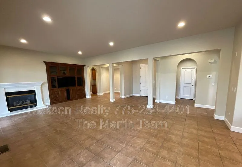 4 bed, 3.5 bath, 2904 sqft, $3,950 — Photo 4