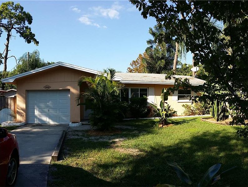 1st image of 1952 Pinehurst Dr