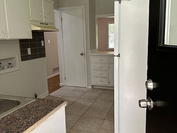 3rd image of 4809 Pinedale Dr #A