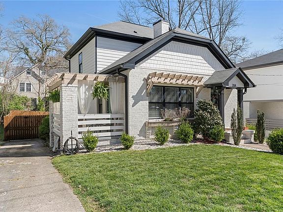 2nd image of 704 Rochelle Dr SW