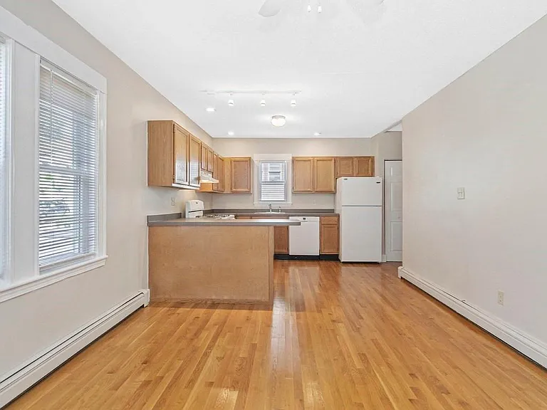 549 Main St #1 — Photo 5