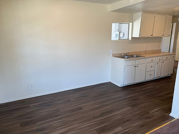 4th image of 8085 Pine St