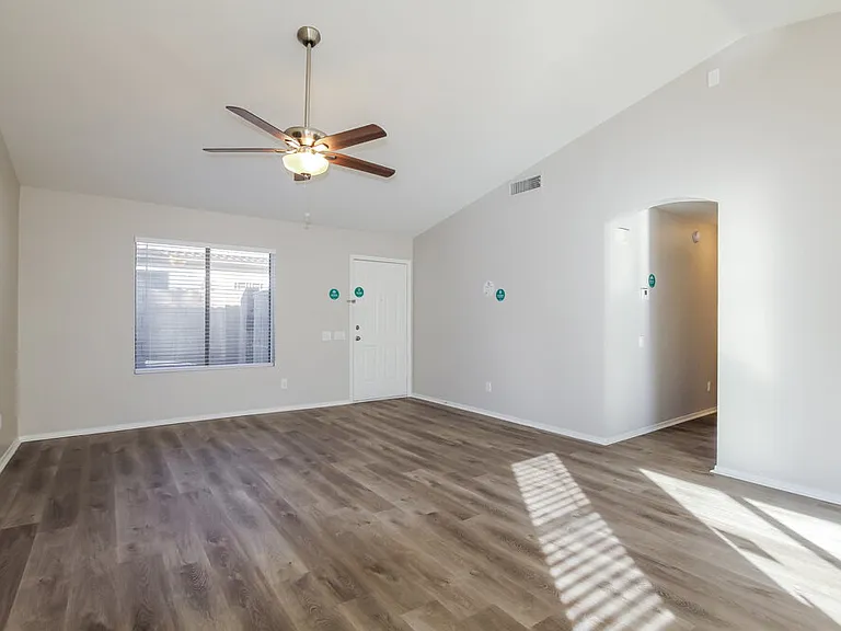 20212 N 34th Pl — Photo 3