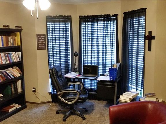 4th image of 1809 Old Oaks Ln