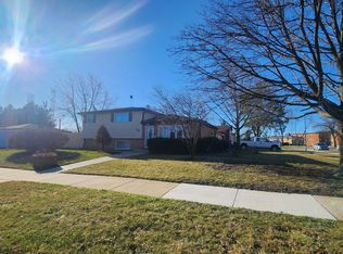 147 E Winthrop Ave, Addison, IL 60101