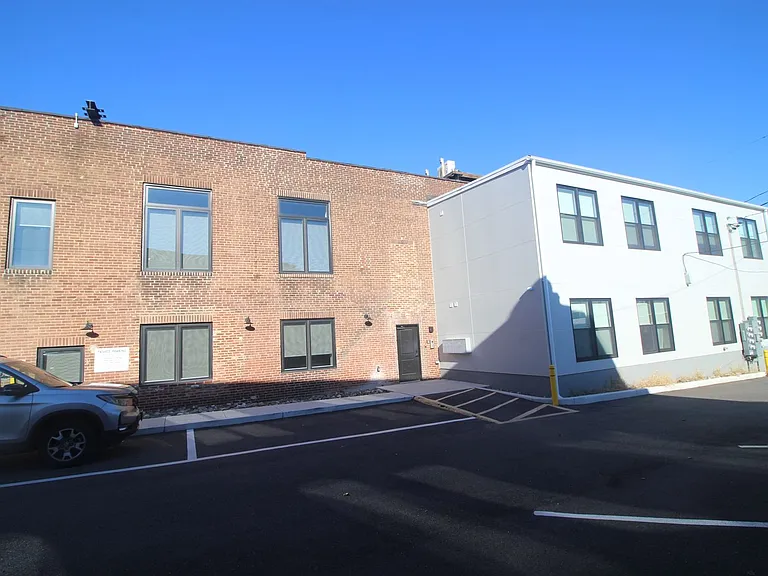 Modern and Sleek 611 S Fagley Street Apartments! — Photo 8