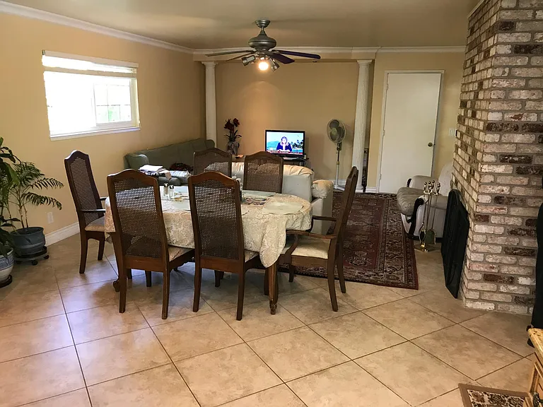 Firefly Dr — Photo 4