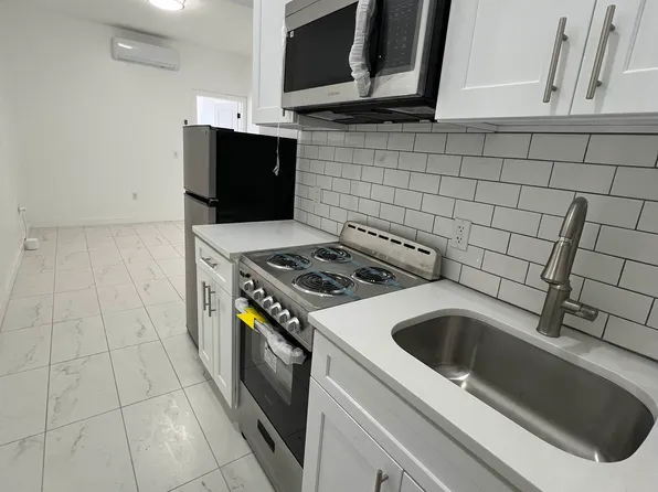 896 Willoughby Avenue image 1 of 6